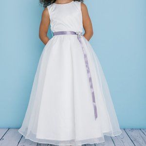 Rosebud Size 8 White Flower Girl/1st Communion